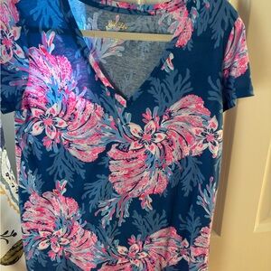 Lilly Pulitzer V-Neck Top in Navy and Pink Floral